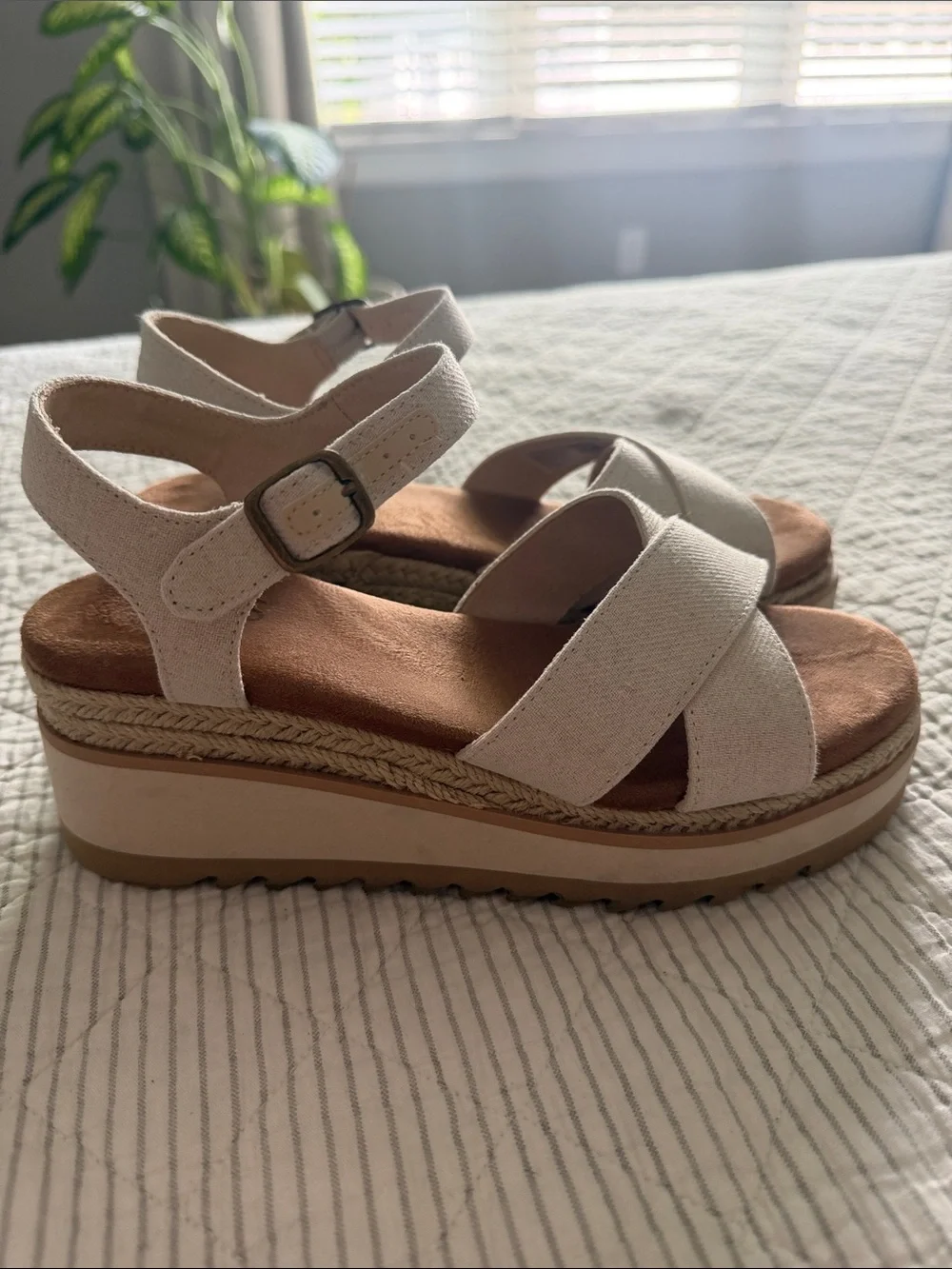 Tom’s Gia Natural Wedge Canvas Platform Sandals - 6.5